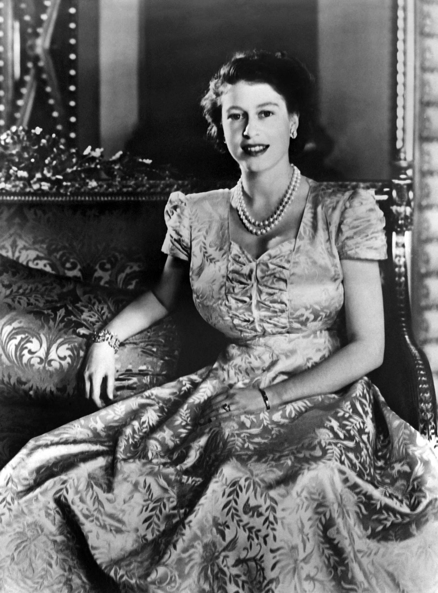 Princess Elizabeth of York posing in the 40s.