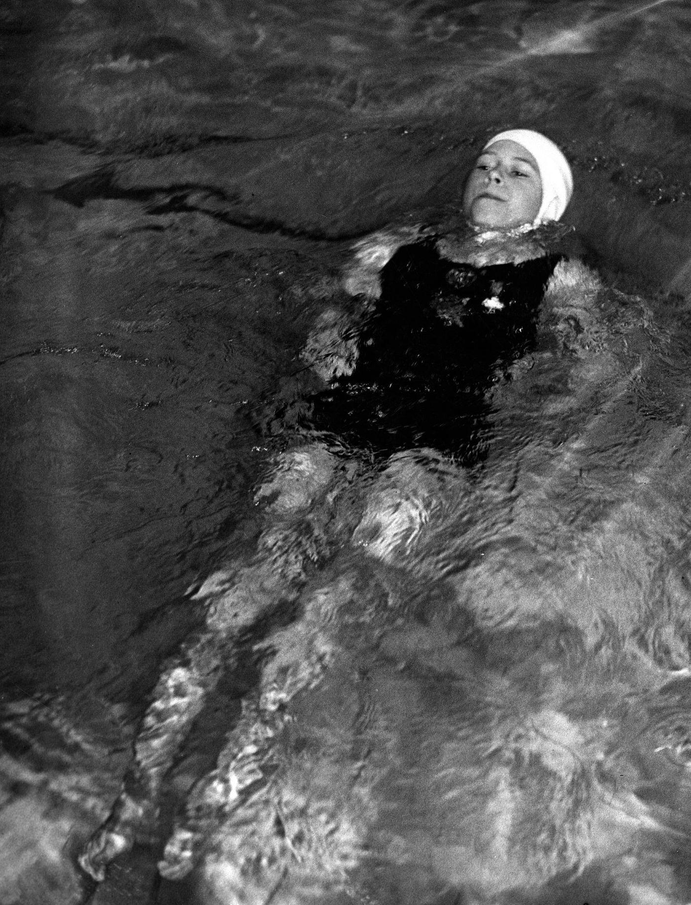 Elizabeth II swimming backstroke in 1939.