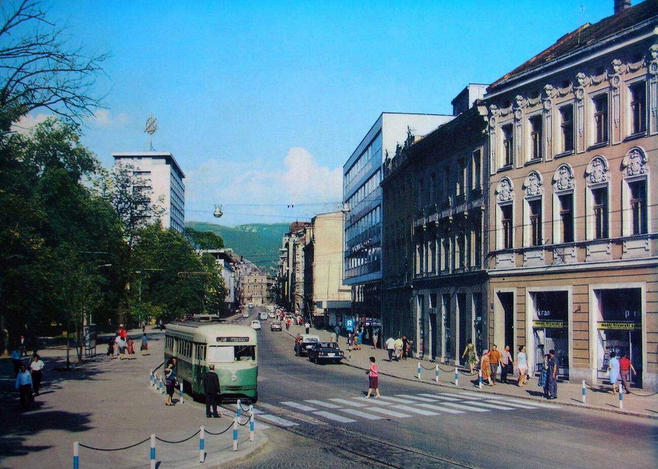 A westbound PCC tram bought from D.C. Transit in Washington, D.C. running on Line 3 in Sarajevo, Yugoslavia, in the 1960s