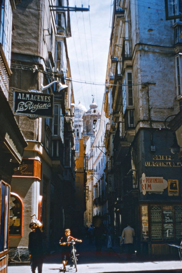 Calle Obispo Urquinaona‎, Cádiz.