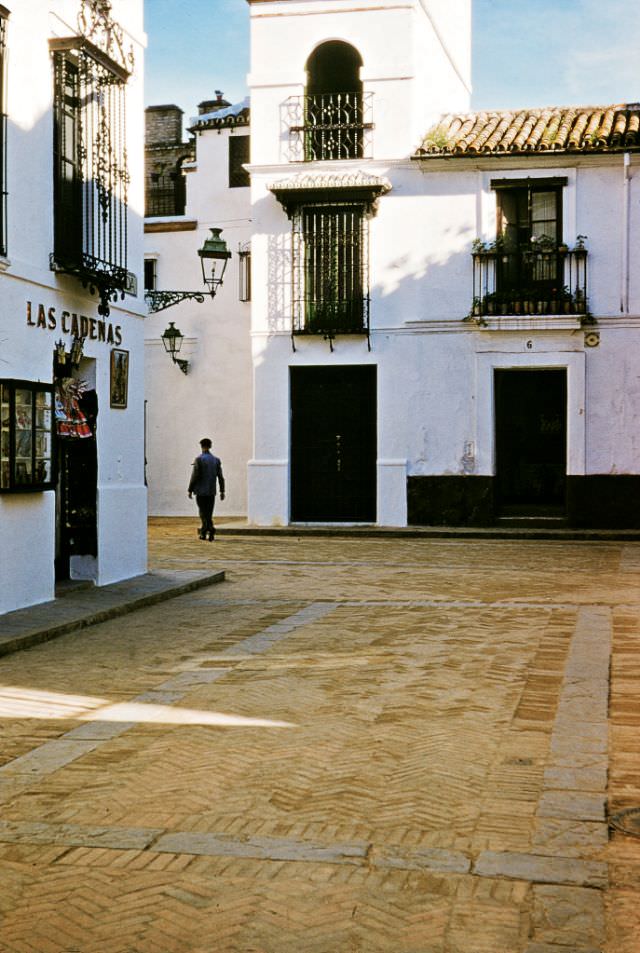 Las Cadenas, Barrio de Santa Cruz, Seville.