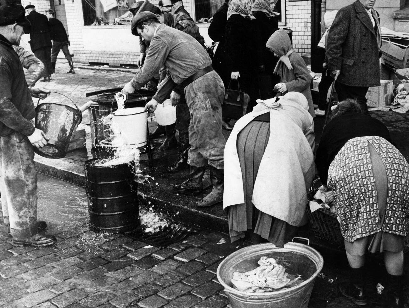 Supply of drinking water during the North Sea Flood of 1962 in Hamburg, West Germany