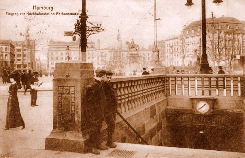 The underground station at Rathausmarkt, Hamburg