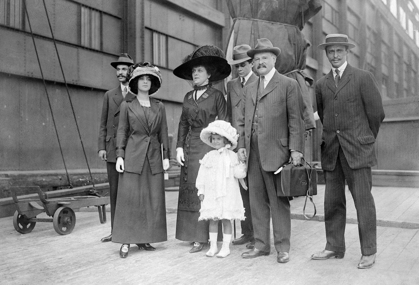 George Jay Gould I, manager, financier, and railroad executive from the USA, arriving in Hamburg, Germany with his family, 1912