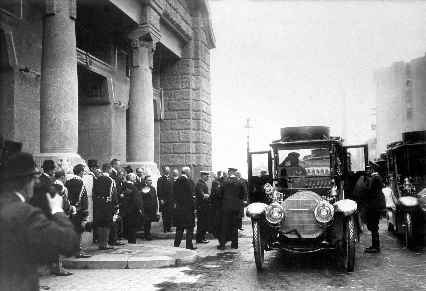 Wilhelm II., German Emperor and King of Prussia, at the entry to the Hamburg Elbe tunnel, 1911