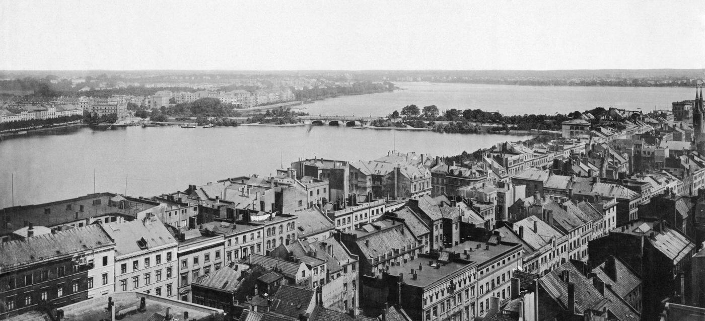 View of the Lombardsbrucke crossing the Elbe in Hamburg, Germany, 1910