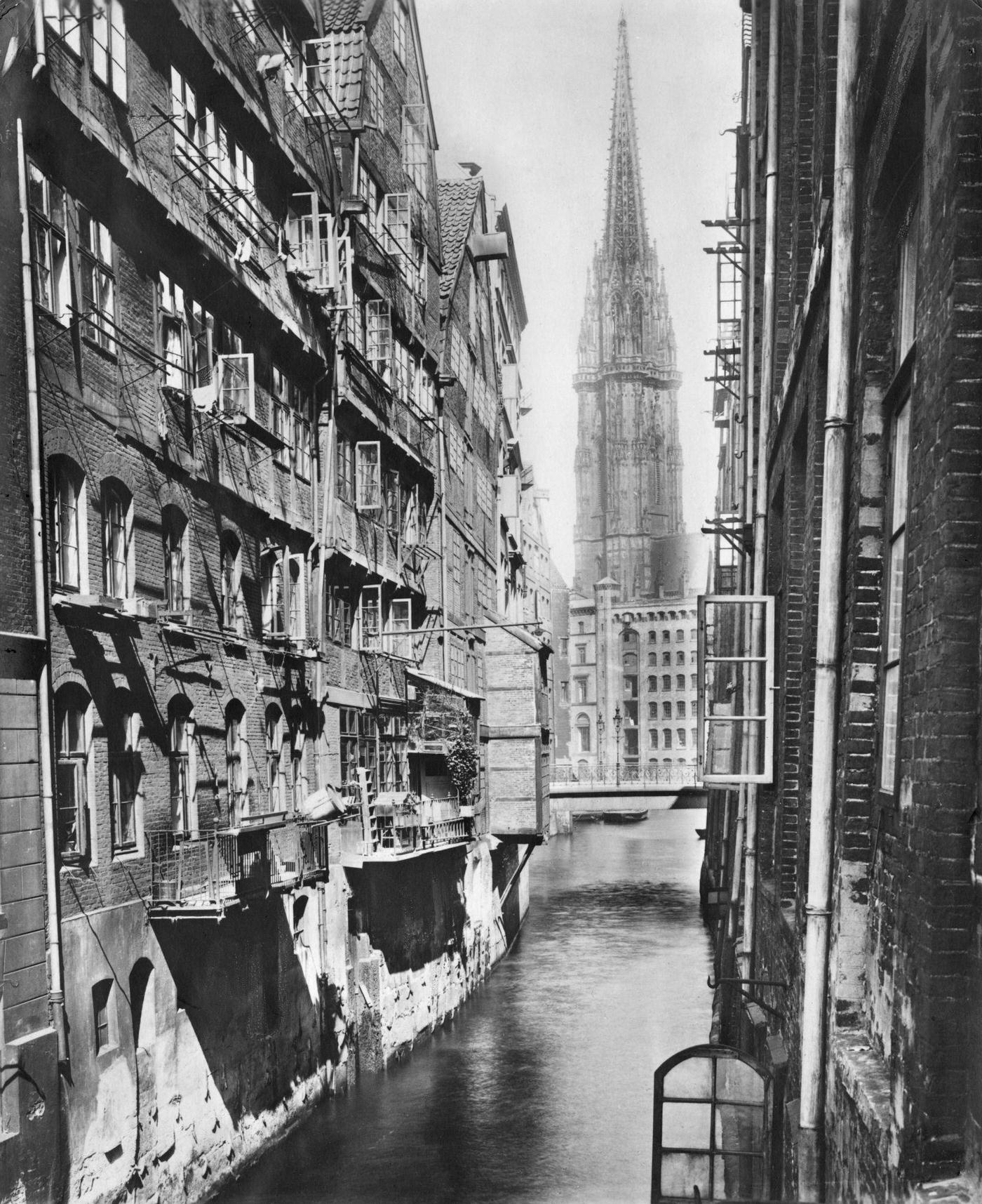 The church of St Nikolai in Hamburg, Germany, 1910