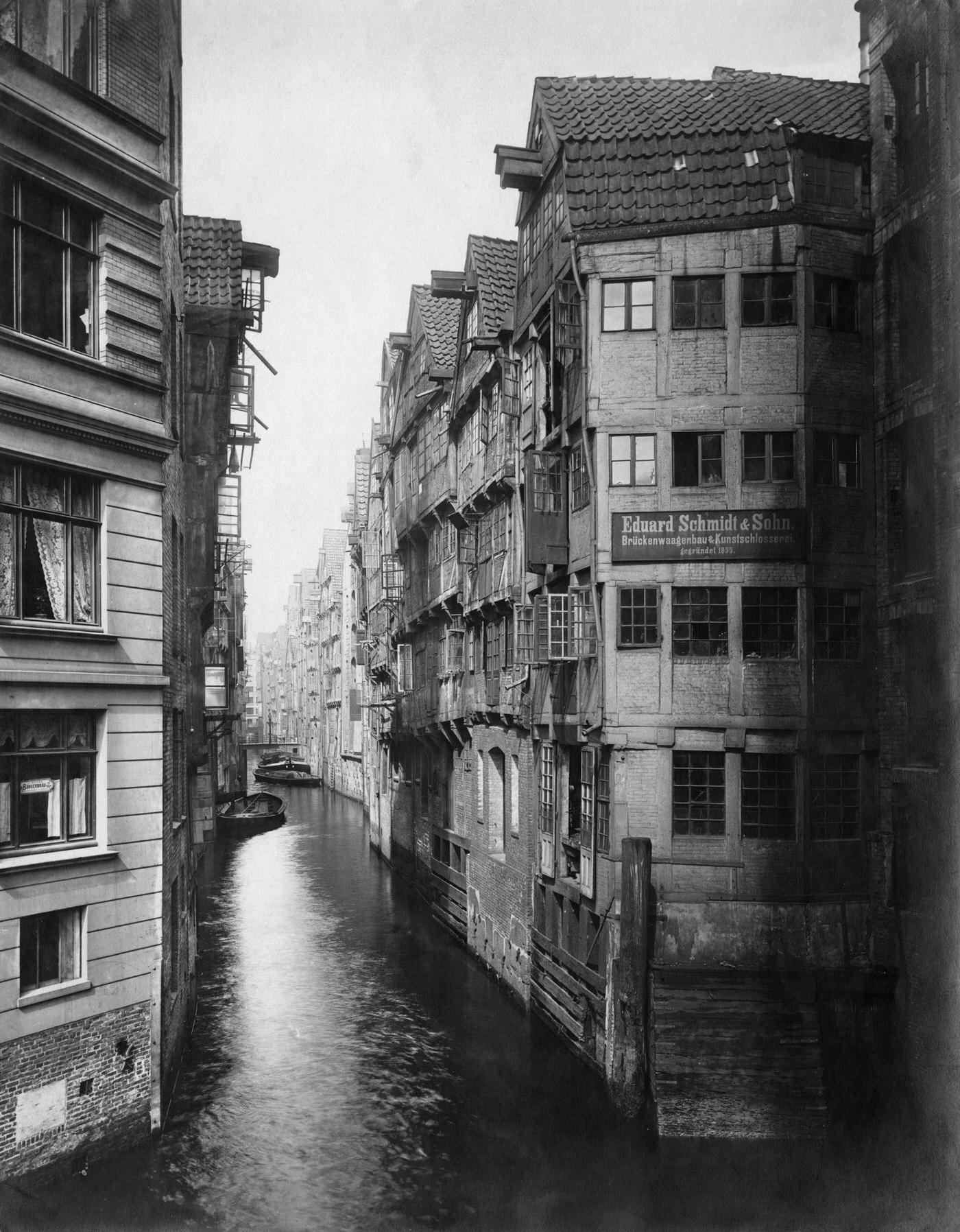 Houses on a canal near the Steckelhorn in Hamburg, Germany, 1910