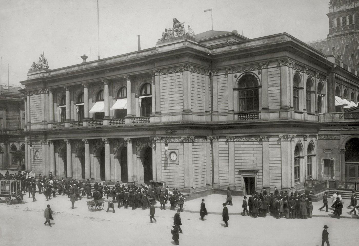 Kerb-brokers pictured outside the Bourse in Hamburg, Germany, 1910