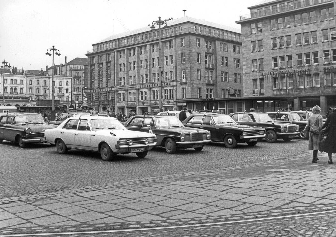 A view of cars and parking spaces at Rathausmarkt in Hamburg, West Germany in 1971.