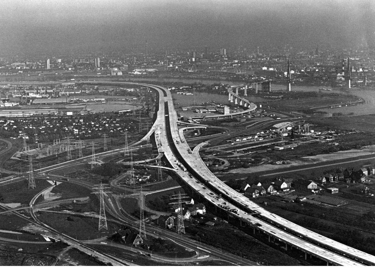 The motorway access to the New Elbe Tunnel on the south side in Waltershof, Hamburg, Germany in 1975, viewed from the street A7 in the 1980s.