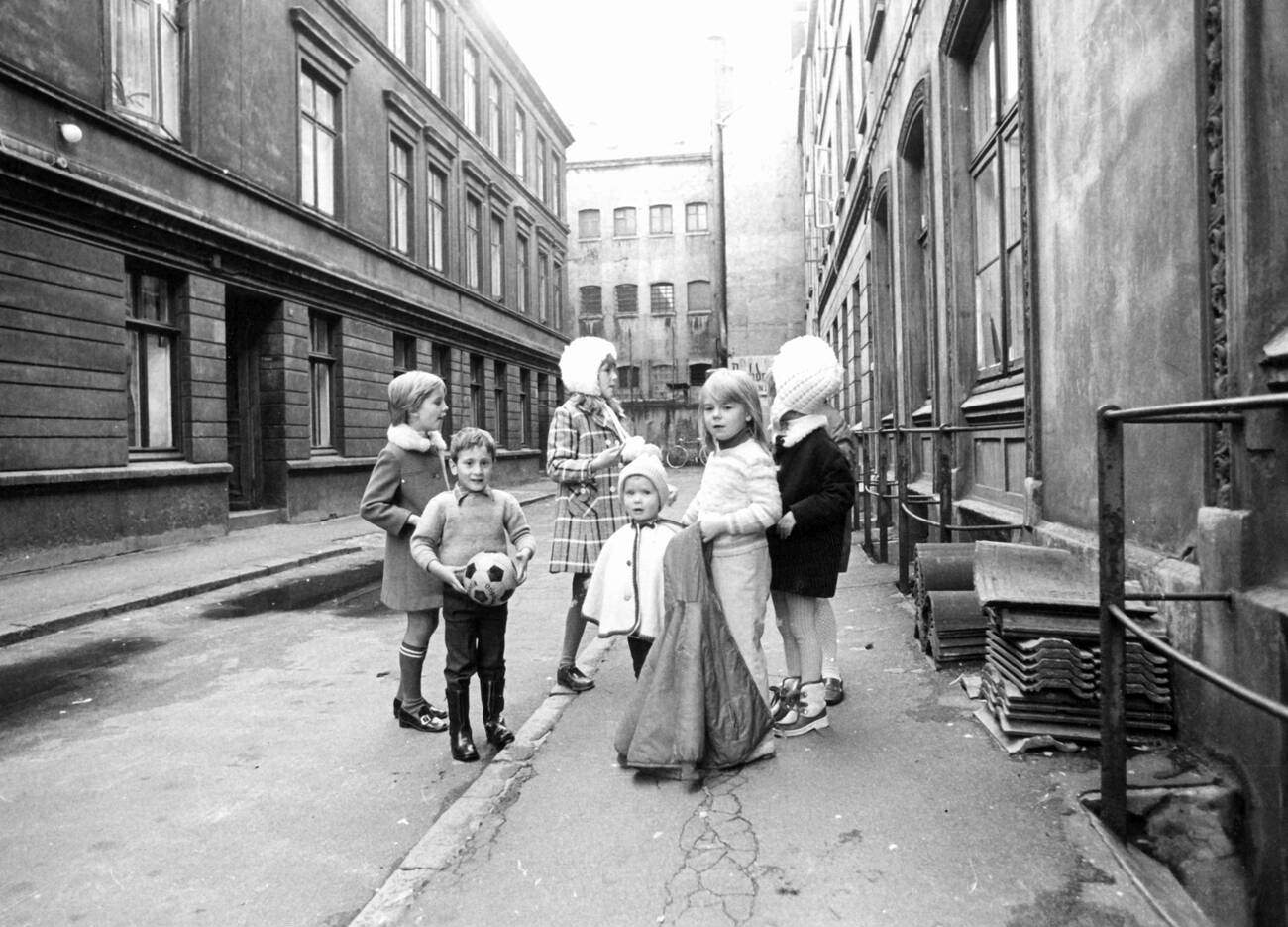 Children playing on the street in Hamburg, Germany, circa 1970.