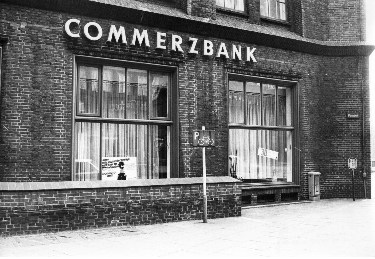 Exterior view of a branch office of Commerzbank in Hamburg, Germany in the early 1970s.
