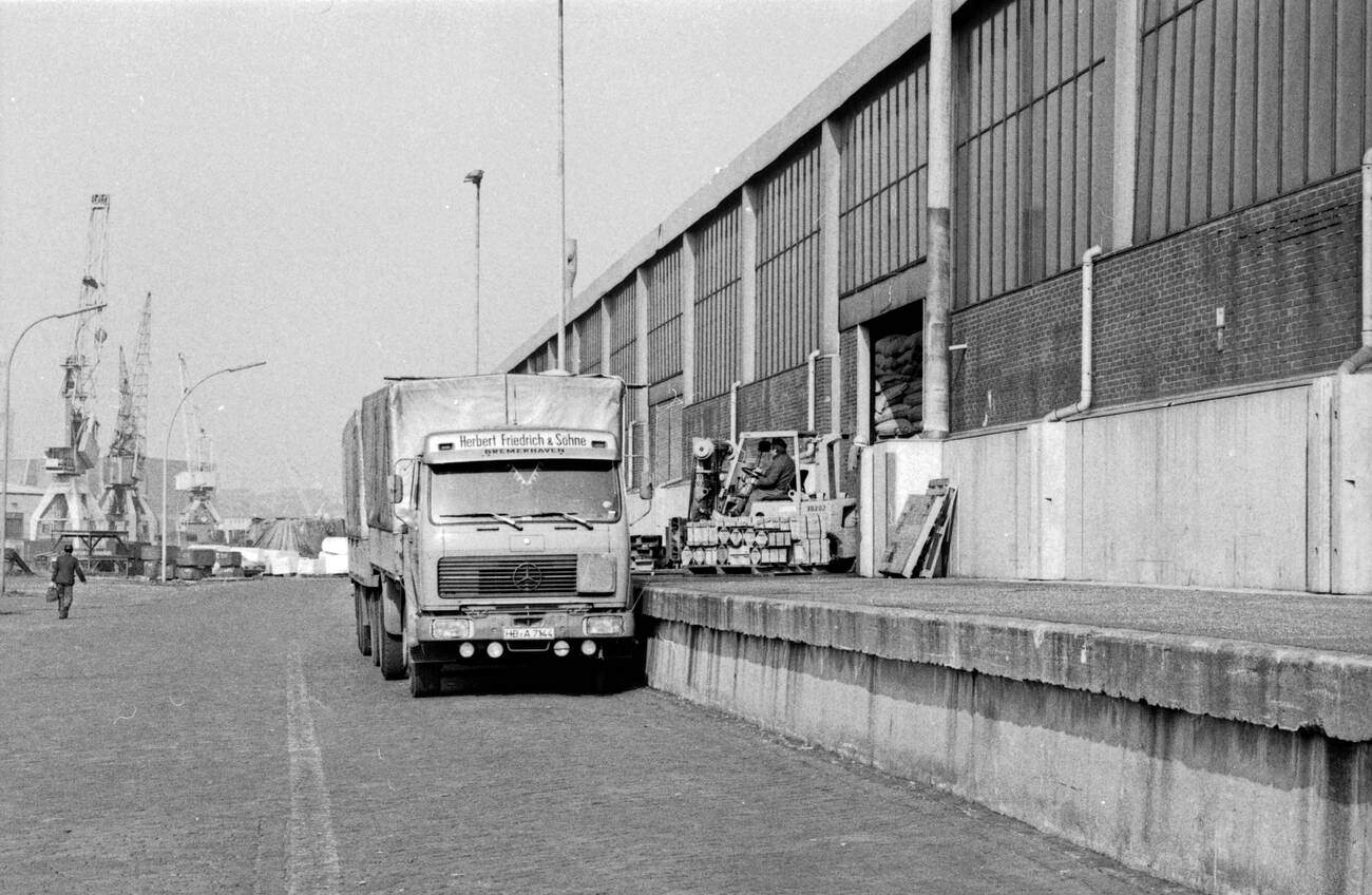 Handling of containers at the container port of Hamburg, Germany 1970s