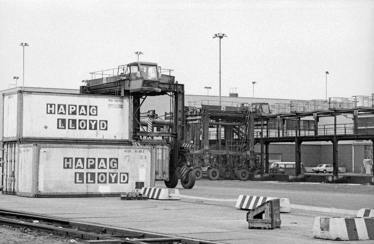 Handling of containers at the container port of Hamburg, Germany 1970s
