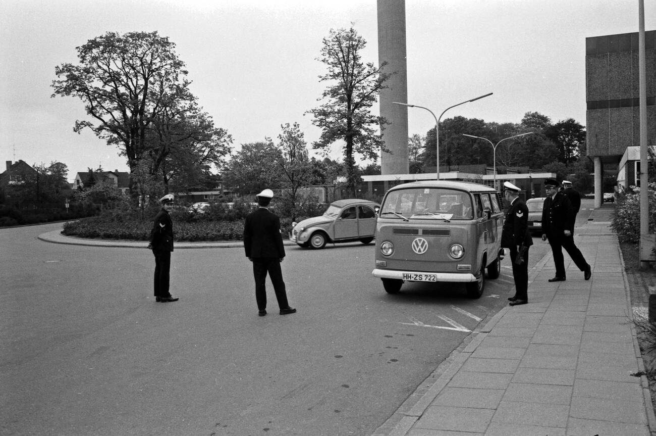 Bomb alert at the Norddeutscher Rundfunk radio and TV station in Hamburg Lokstedt, Germany in the 1970s.