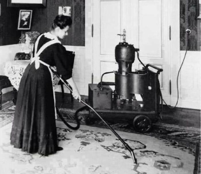 he Evolution of House Cleaning: Vacuum Cleaners Enter the Scene
