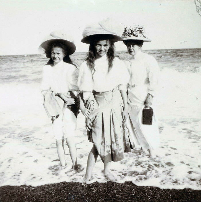 Romanov Sisters' Summer Cruise