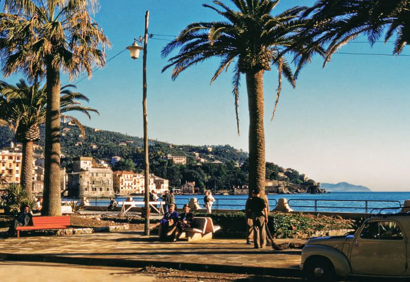 Lungomare Vittorio Veneto, Rapallo, Liguria.