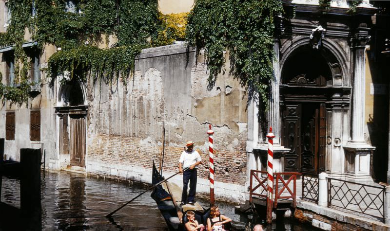 View from Ponte de la Guerra of Rio di San Zulian, Venice.