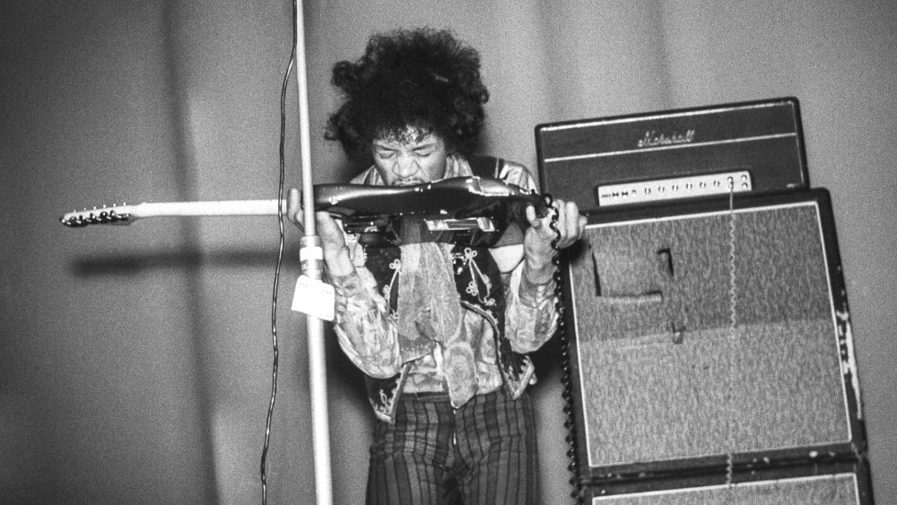 Jimi Hendrix: The Guitar Wizard Who Played with His Teeth