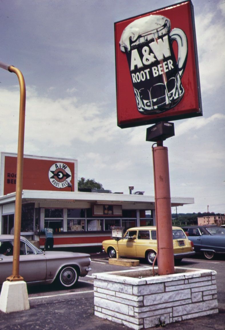 Roadside eating on hylan boulevard in staten island, 1970s