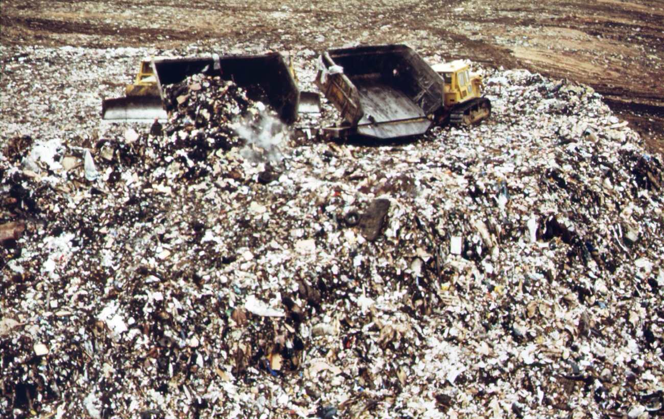 Landfill at fresh kills, staten island (just opposite carteret nj.), 1970s