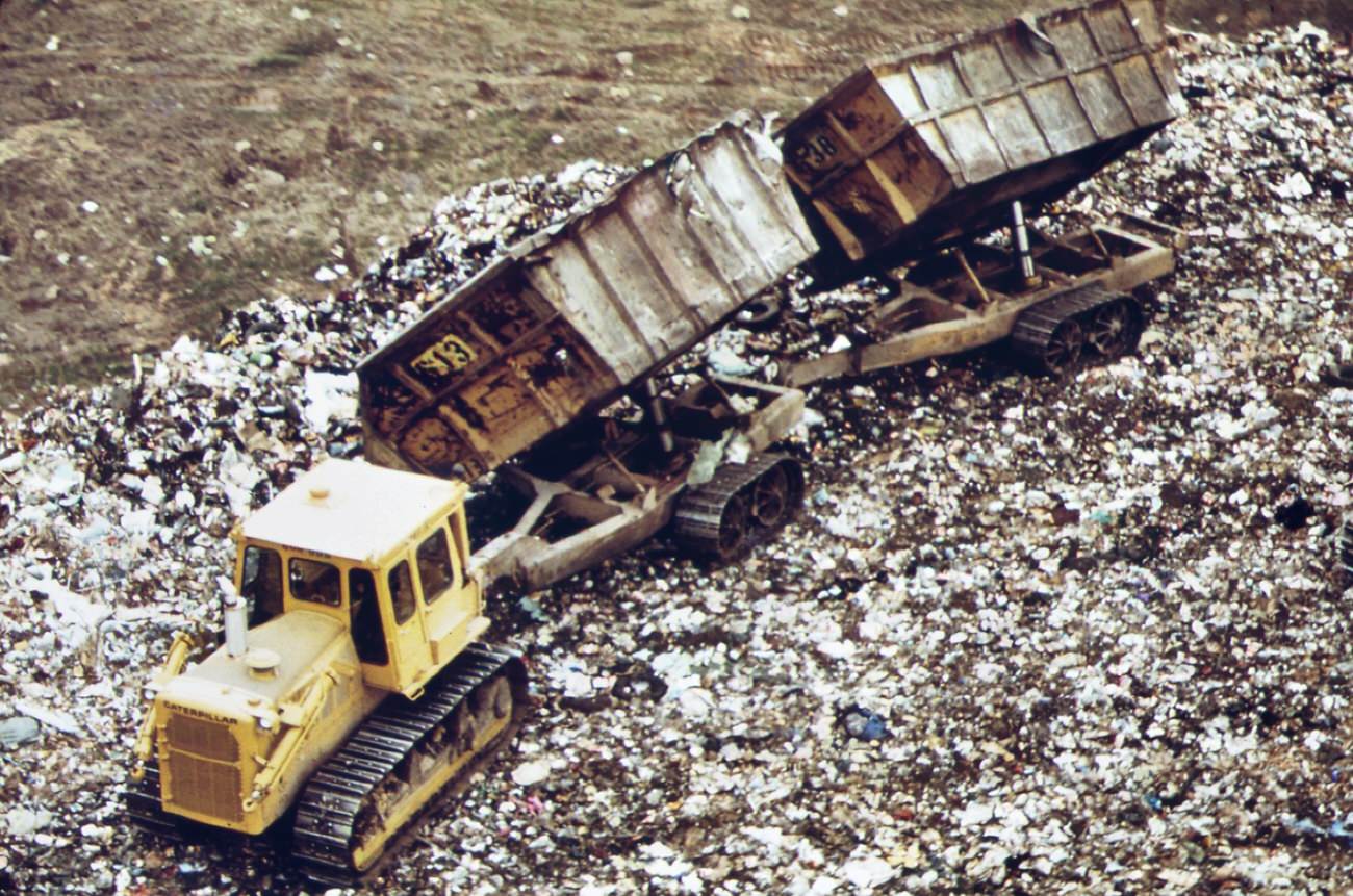 Dumping landfill at fresh kills, on the west shore of staten island, 1970s