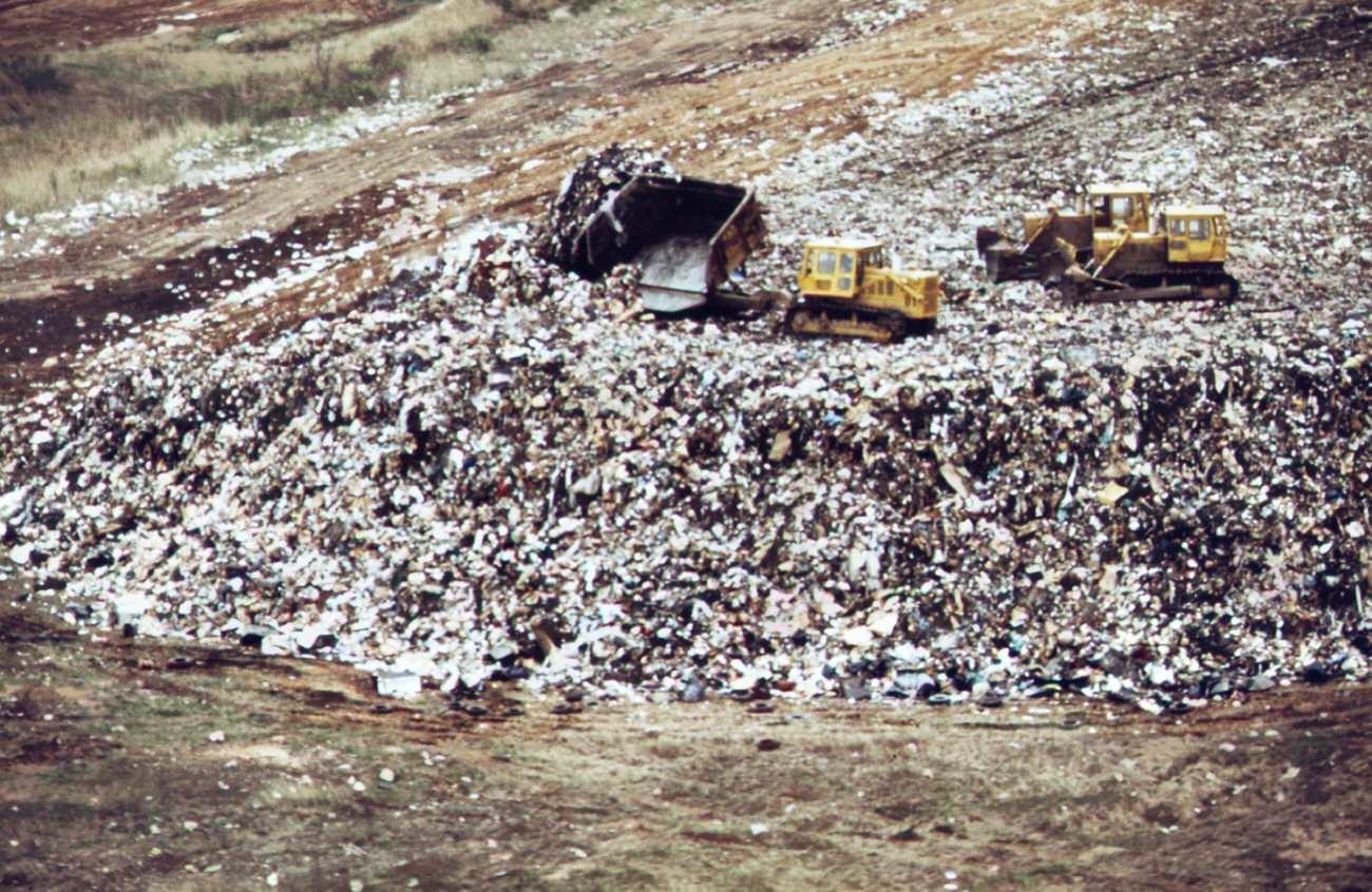 Dumping area of new york city's sanitation department at fresh kills, staten island, 1970s