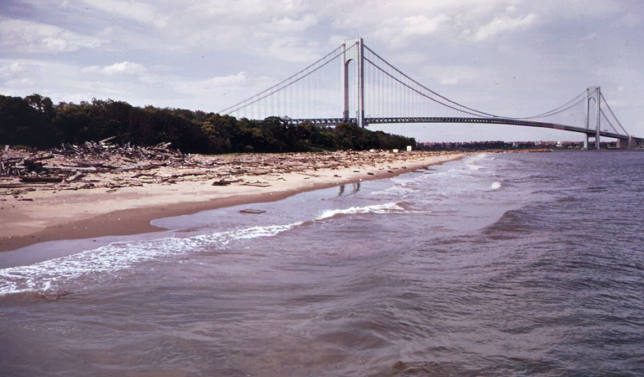 The verrazano-narrows bridge crosses new york bay and connects staten island and brooklyn, 1970s