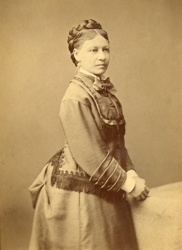 Capturing the Elegance of Viennese Women: Historic Studio Portraits from the 1860s