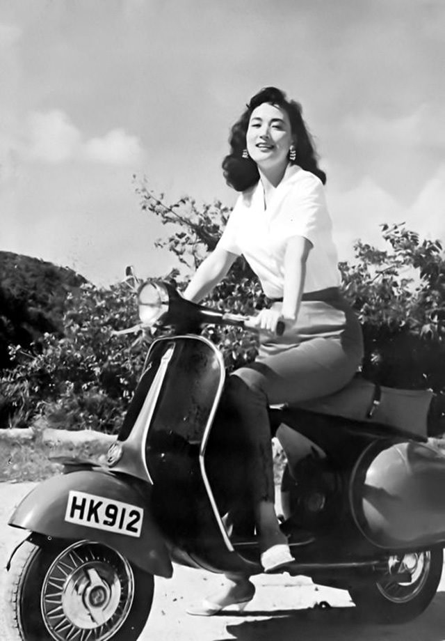 Fashion and Freedom: Vintage Photos of Women on Their Scooters