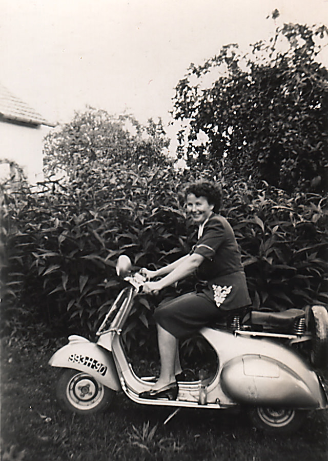 Fashion and Freedom: Vintage Photos of Women on Their Scooters