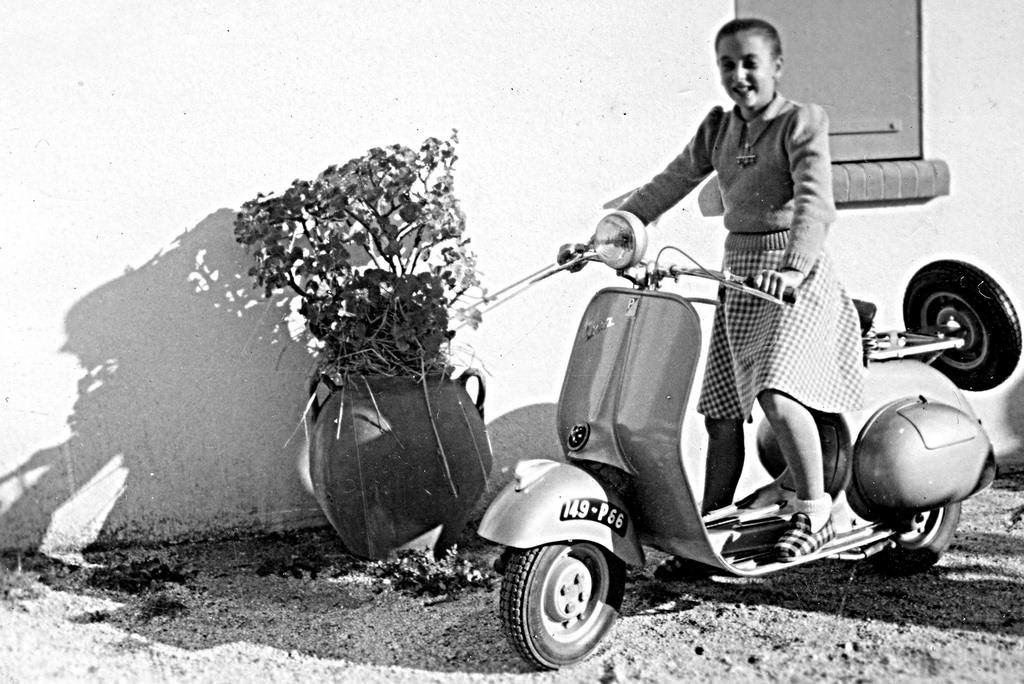 Fashion and Freedom: Vintage Photos of Women on Their Scooters