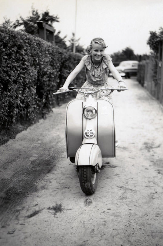 Fashion and Freedom: Vintage Photos of Women on Their Scooters