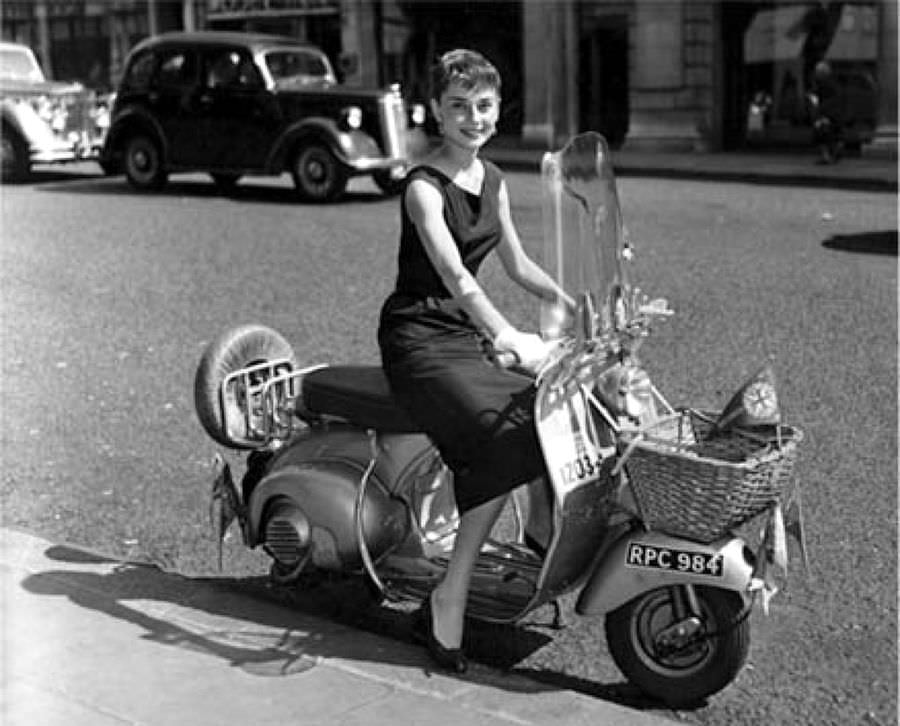 Fashion and Freedom: Vintage Photos of Women on Their Scooters