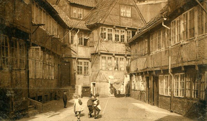 What Hamburg, Germany, looked like in the 1910s