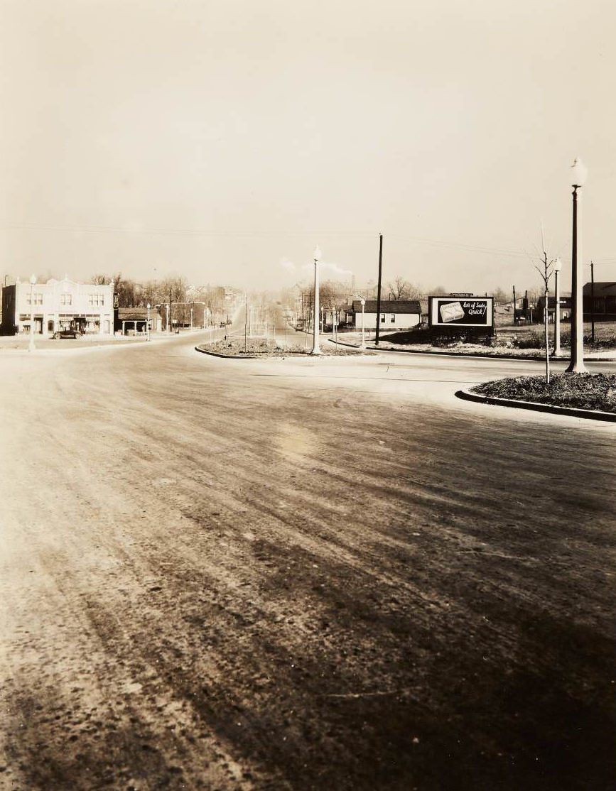 Riverview Blvd. at Saloma, 1930 - Intersection of Riverview Blvd. and Saloma Ave. looking north on Riverside. Abraham Frank operated a candy store at 5907 Lillian Ave.