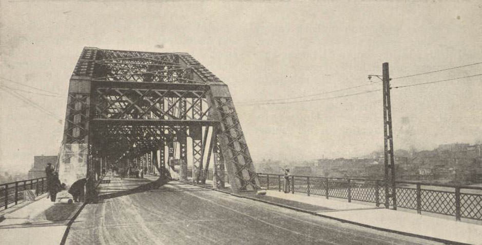 Municipal Free Bridge, largest double deck steel span bridge in the world, 1930 - The St. Louis Municipal Bridge across the Mississippi River, the largest double-deck steel span bridge in the world at the time.