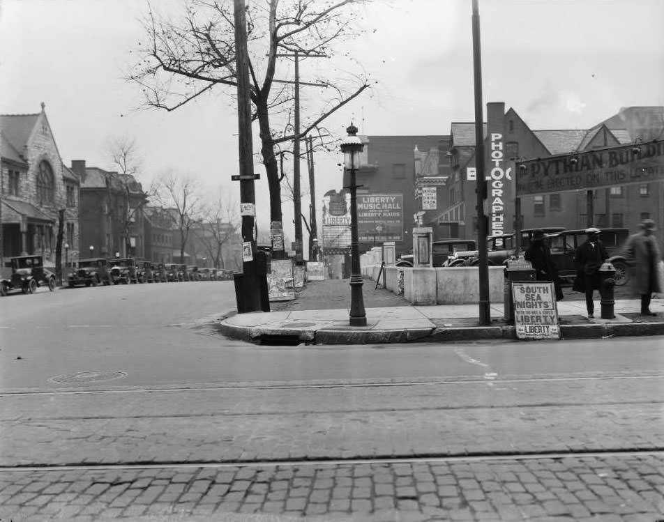 North Grand near Grandel Square, 1930 - View from North Grand towards Liberty Music Hall, now known as the Sun Theater.