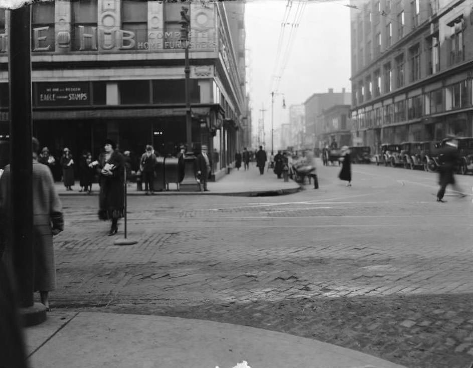 View of The Hub, Complete Home Furnishers storefront at 701 Washington Ave, 1930