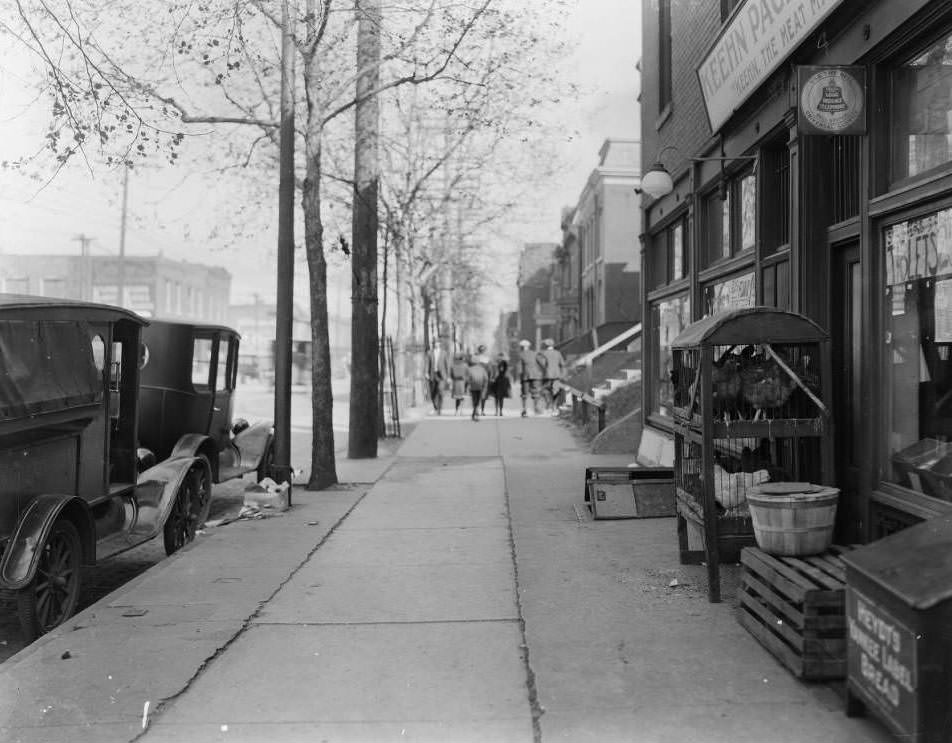 View of Keehn's Market at 1270 S. Broadway run by August and Frank Keehn, 1930