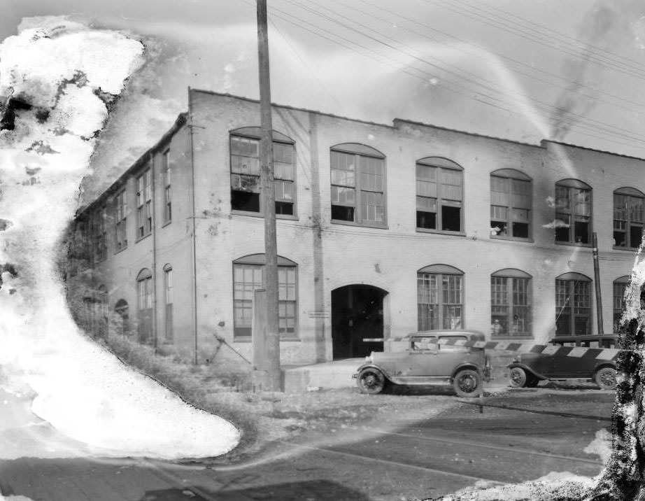 View of Gardner Motor Co. at the northeast corner of Main St, 1st St. and Rutger St, 1930