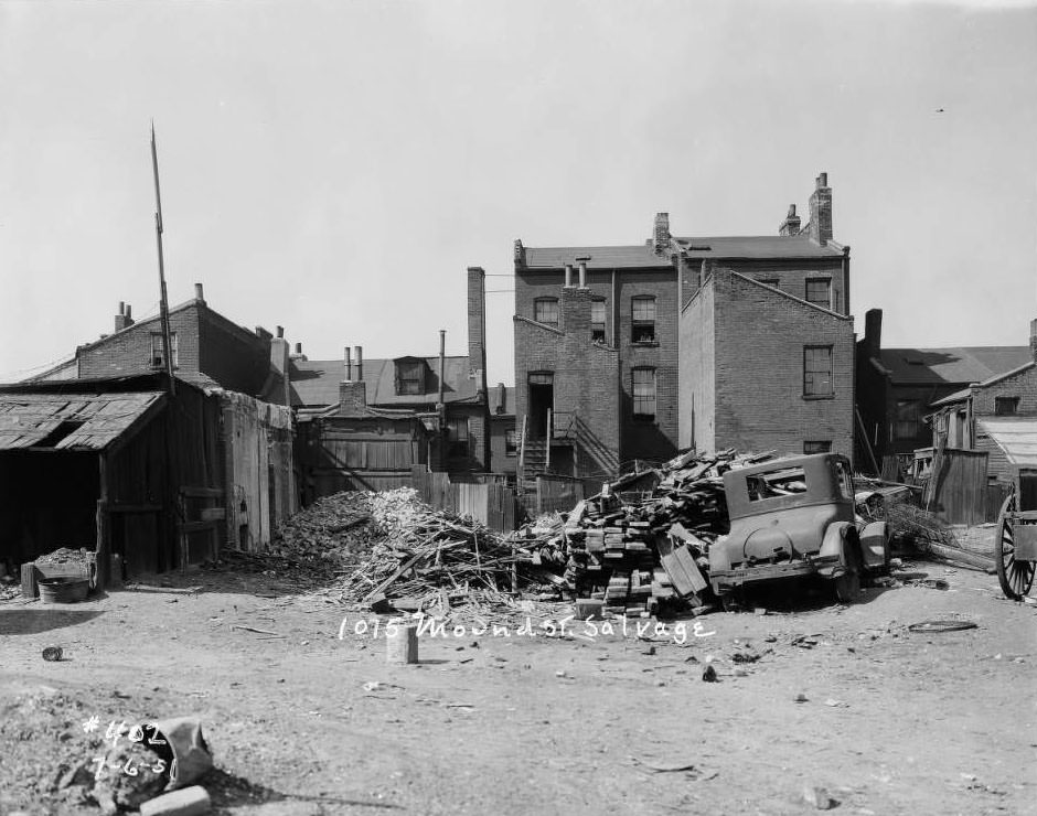 Salvage site at 1075 Mound St, 1930