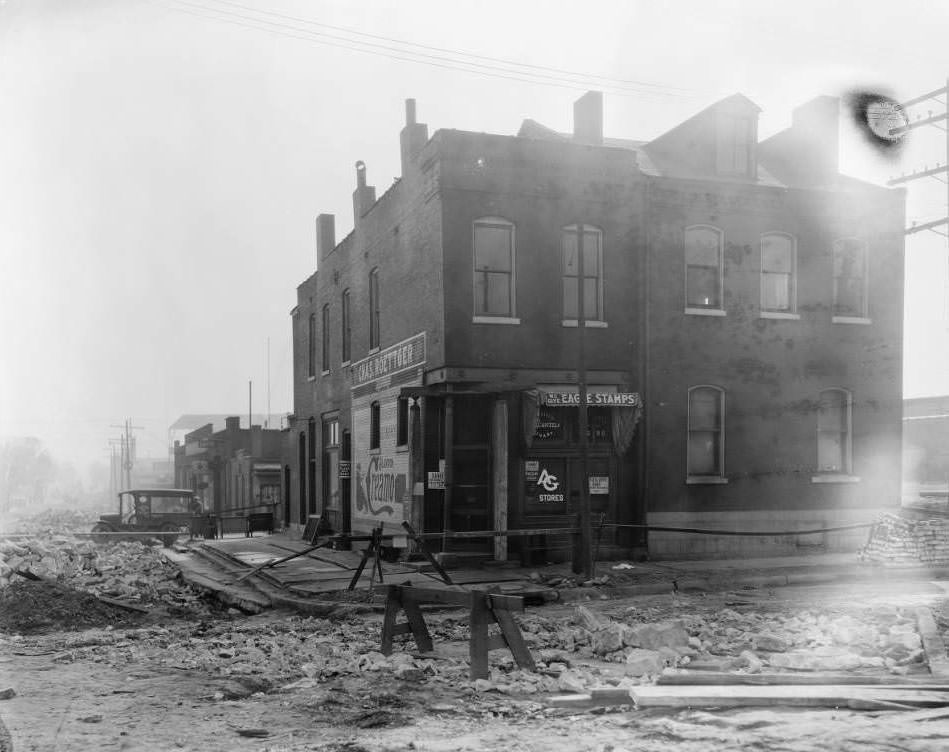 Street work in front of Chas. Roettger AG Stores. Corner of Sullivan and Prarie, 1930