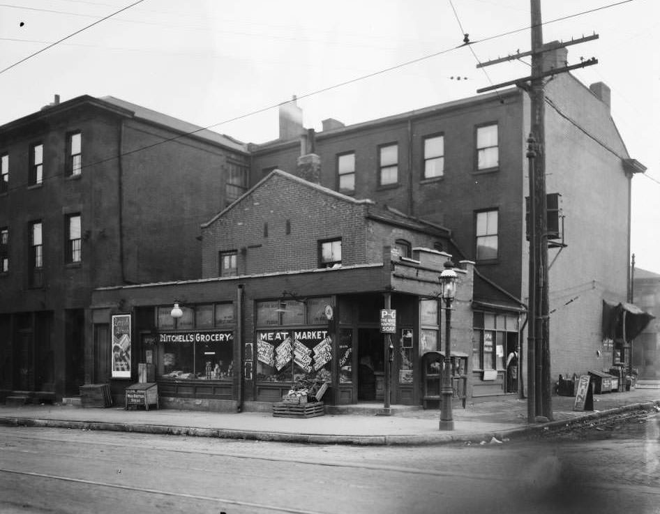 Mitchell's Grocery and Meat Market and Star Shining Parlor at the southeast corner of Laclede Ave. and South Leffingwell Ave, 1930