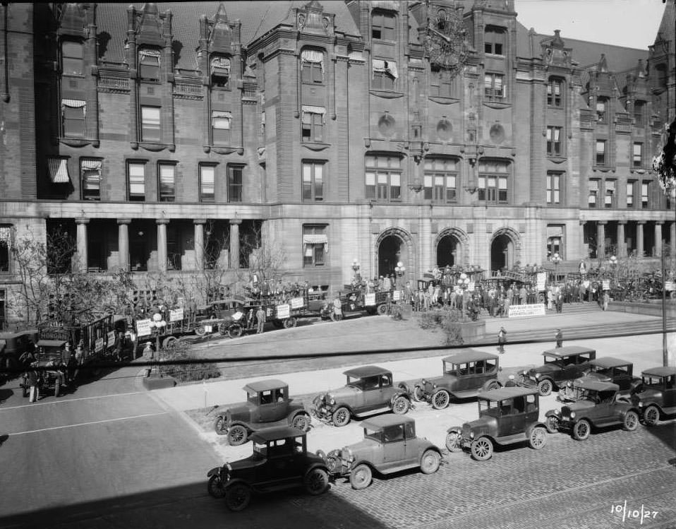 Workers outside St. Louis City Hall. A sign reads: Many - Bland Ins. Agency Insures the Operations of Anton Beffa & Sons Wrecking and Supply Co, 1930