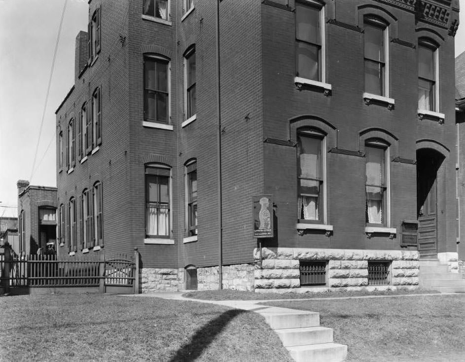 Sign for Litsch & Litsch Chiropractors at 3347 California Ave, 1930