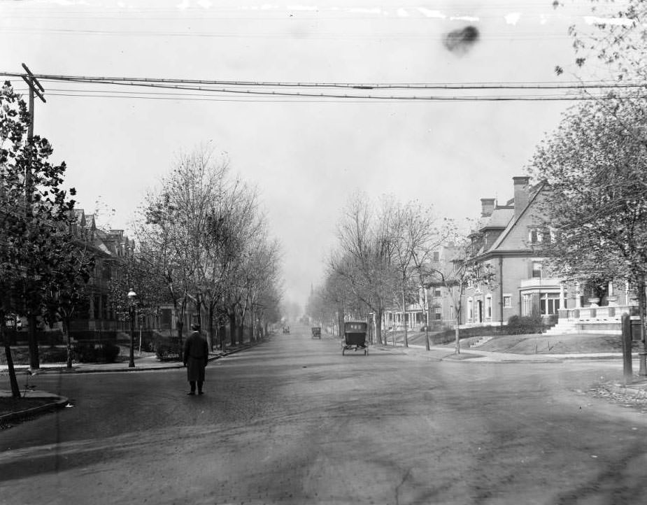 Residential neighborhood at Washington Place and Lake Ave, 1930