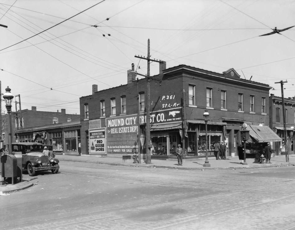 View of the Northwest corner of St. Louis Ave. and Union, showing Silverstein's Shoe Store and Connor Radio Co., 1930